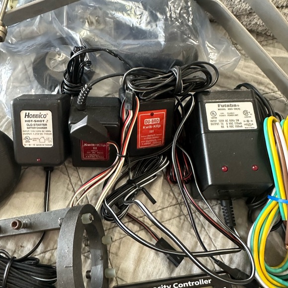 Random model airplane power plugs and parts - Picture 3 of 5